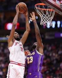 九游官网下载-詹杜生涯季后赛交手10+且双双场均轰下30+  历史独一对儿！