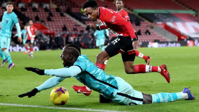 1609809409622050460.jpg skysports-sadio-mane-walker-peters_5227568.jpg